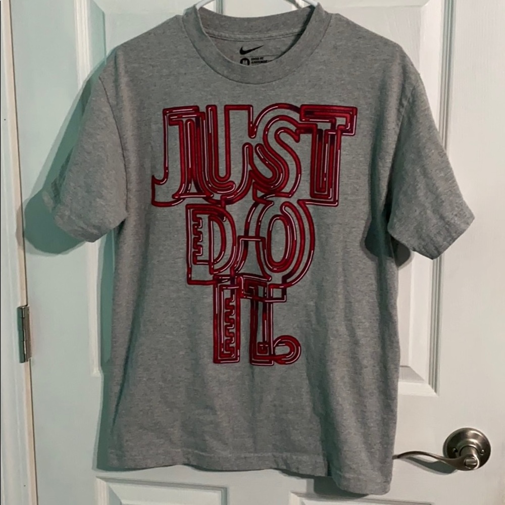 Men’s Nike Loose Fit “Just Do It” Graphic Tee